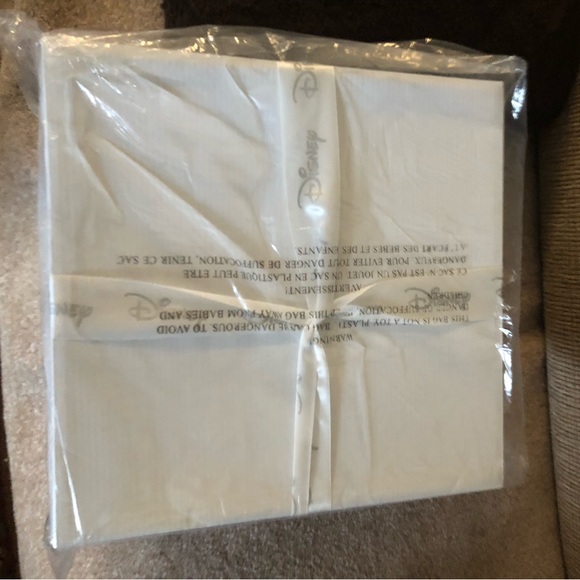 🎠Disney Happily Ever After Knitted Blanket- 658 $30 or $25 w/offer - Picture 3 of 4